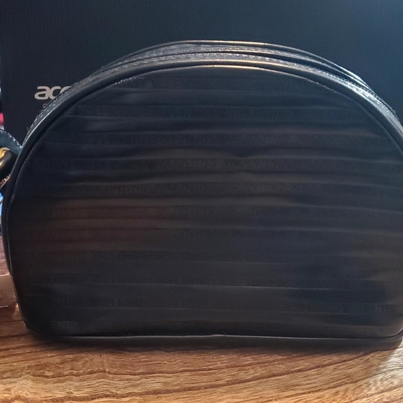 Valentino Black Crossbody Bag with Gold Logo and Textured Material - Picture 3 of 7